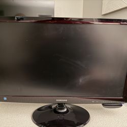 Samsung 24” TV w/ Roku