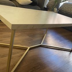 Coffee table (white with gold leg frame)