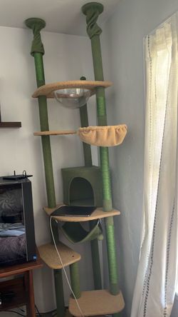 Floor to ceiling cat tree