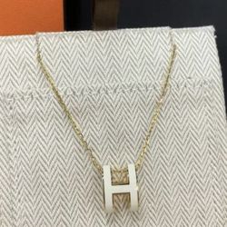 HERMES POP H Series Mini Pop H Logo Letter Decoration Metal Necklace Women's（37）17