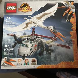 Brand New Sealed Lego Set Jurassic Park With 4 Figures 