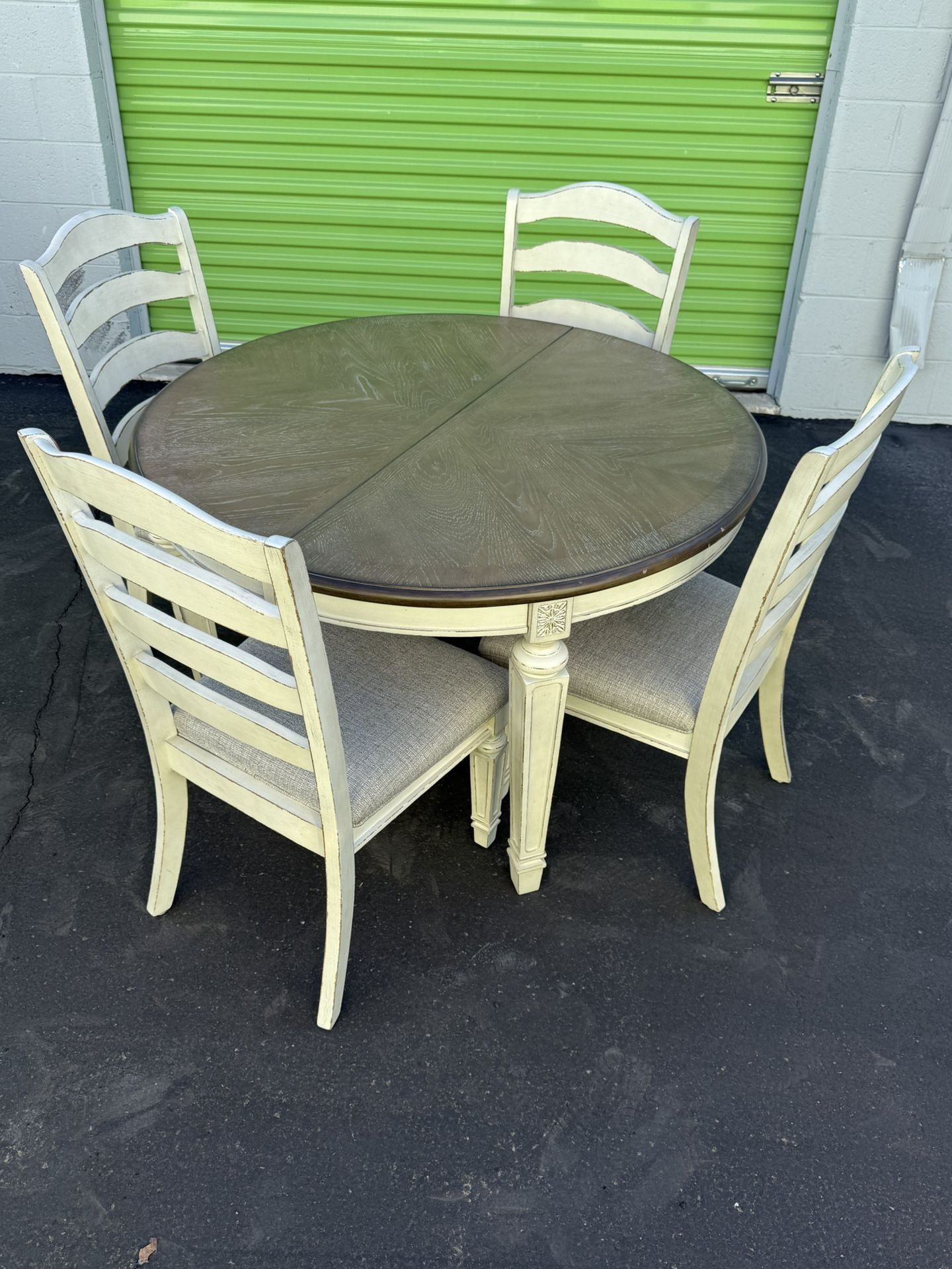 Dining Table Chipped White with 4 Chairs