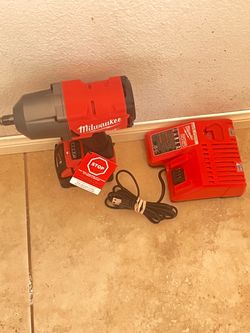 Milwaukee Cordless Impact Wrench with Charger and Battery High torque