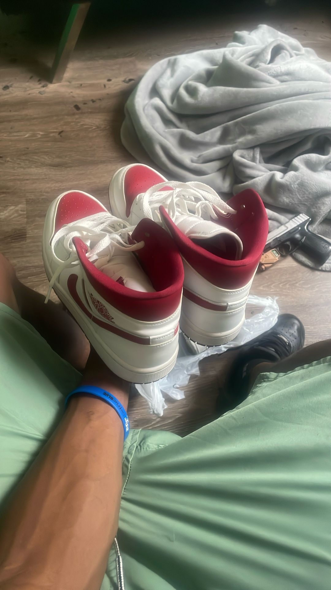 Nike Air Jordan 1 Mid - Shoes Size 10 Uk 7.5 Eur 42
