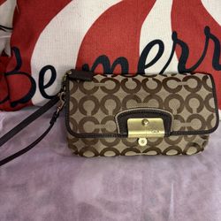 ❤️🎄Coach Kristin C Wristlet ❤️🎄