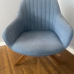 Modern Blue Accent Chair – Comfortable & Sturdy