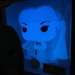 GLOW Constance Hatchaway Funko Pop *MINT* Hot Topic Exclusive GITD Disney Haunted Mansion 578 with protector Movies