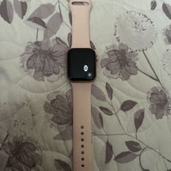 Apple Watch Series 5 40mm (Charger Included)