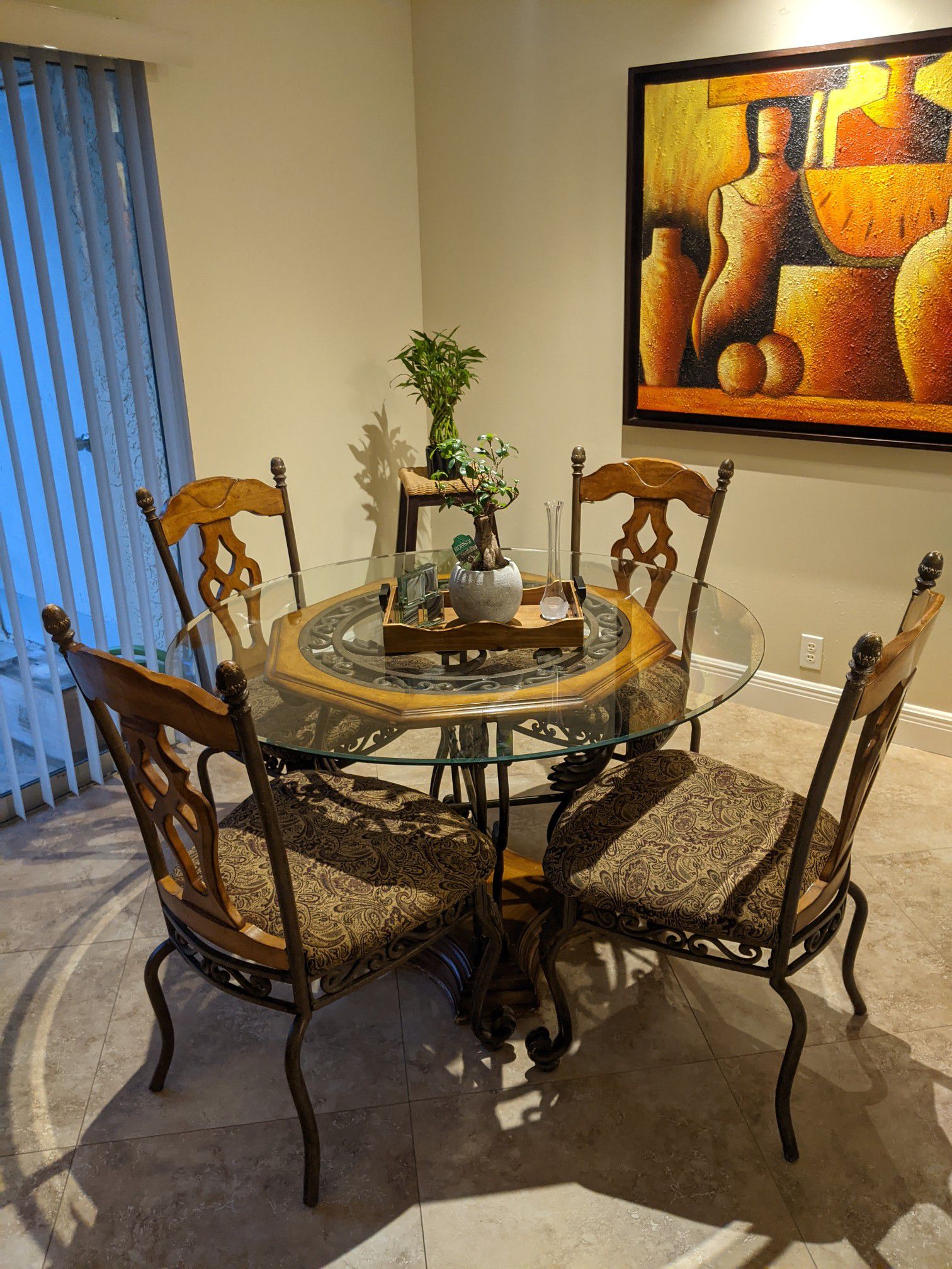 Dining room table, 4 chairs