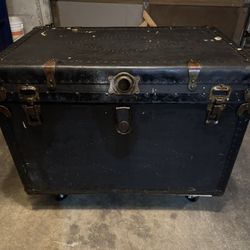 Free! Vintage Storage Trunk. Very Cool, Very Old, Titanic-style