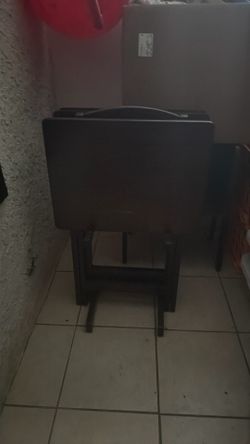 Folding table