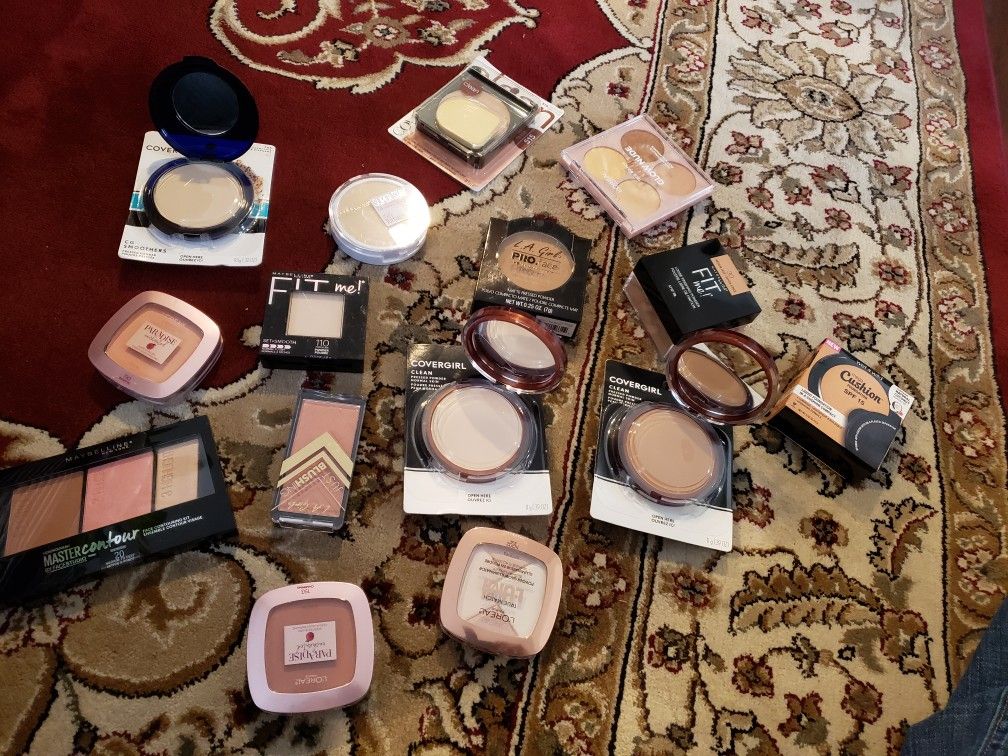 BRAND NEW POWDER FOUNDATION DIFERENTS COLORS OF BRAND NAME INCLUDED COVERGRIL, LOREAL L.A GRIL, MAYBELLINE PRICES STARING 5,7,10, EACH