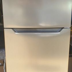Frigidaire Top Freezer Refrigerator