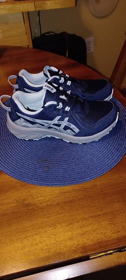 Asics Womens Size 7 NEW 