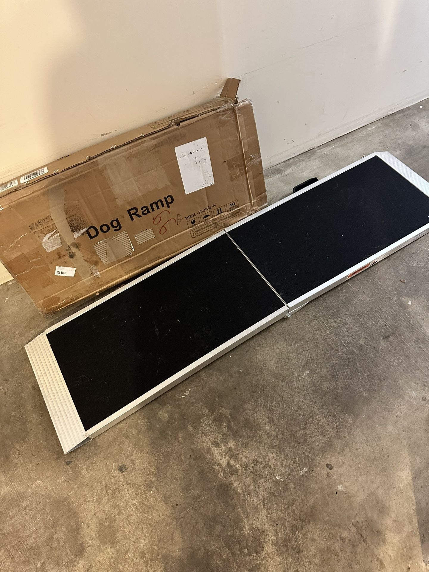 Heavy Duty Foldable Dog Ramp – Non-Slip, Portable & Sturdy (Supports up to 400lbs)