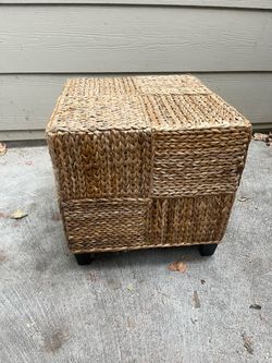 Random chair/ desk thing