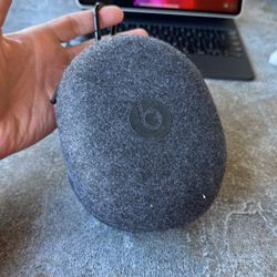 Beats Solo pro wireless noise canceling on your headphones 22 hours listening time built-in microphone