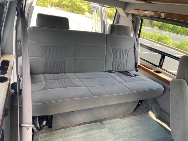 2002 Ford E-150