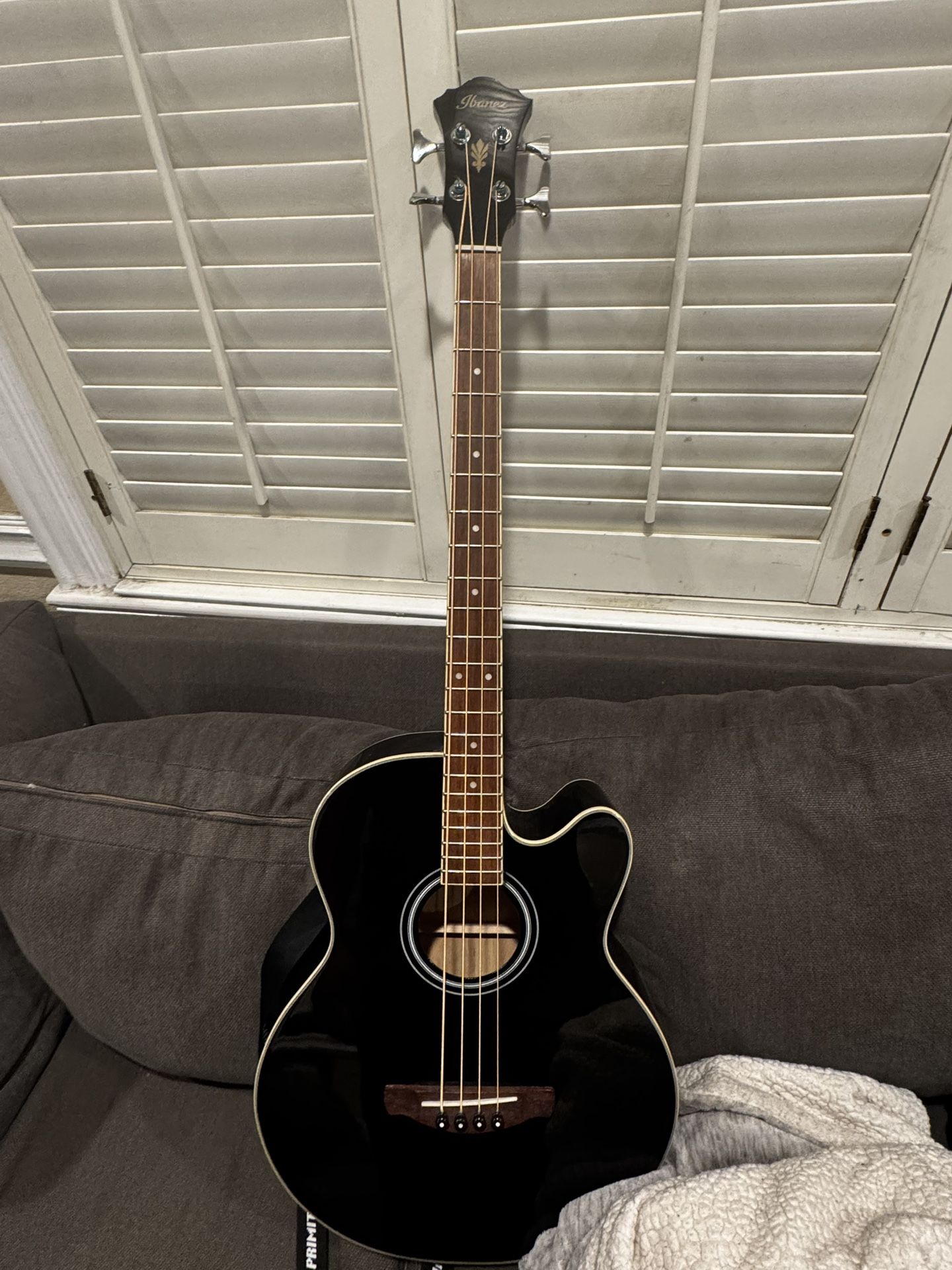 Ibanez Acoustic electric bass