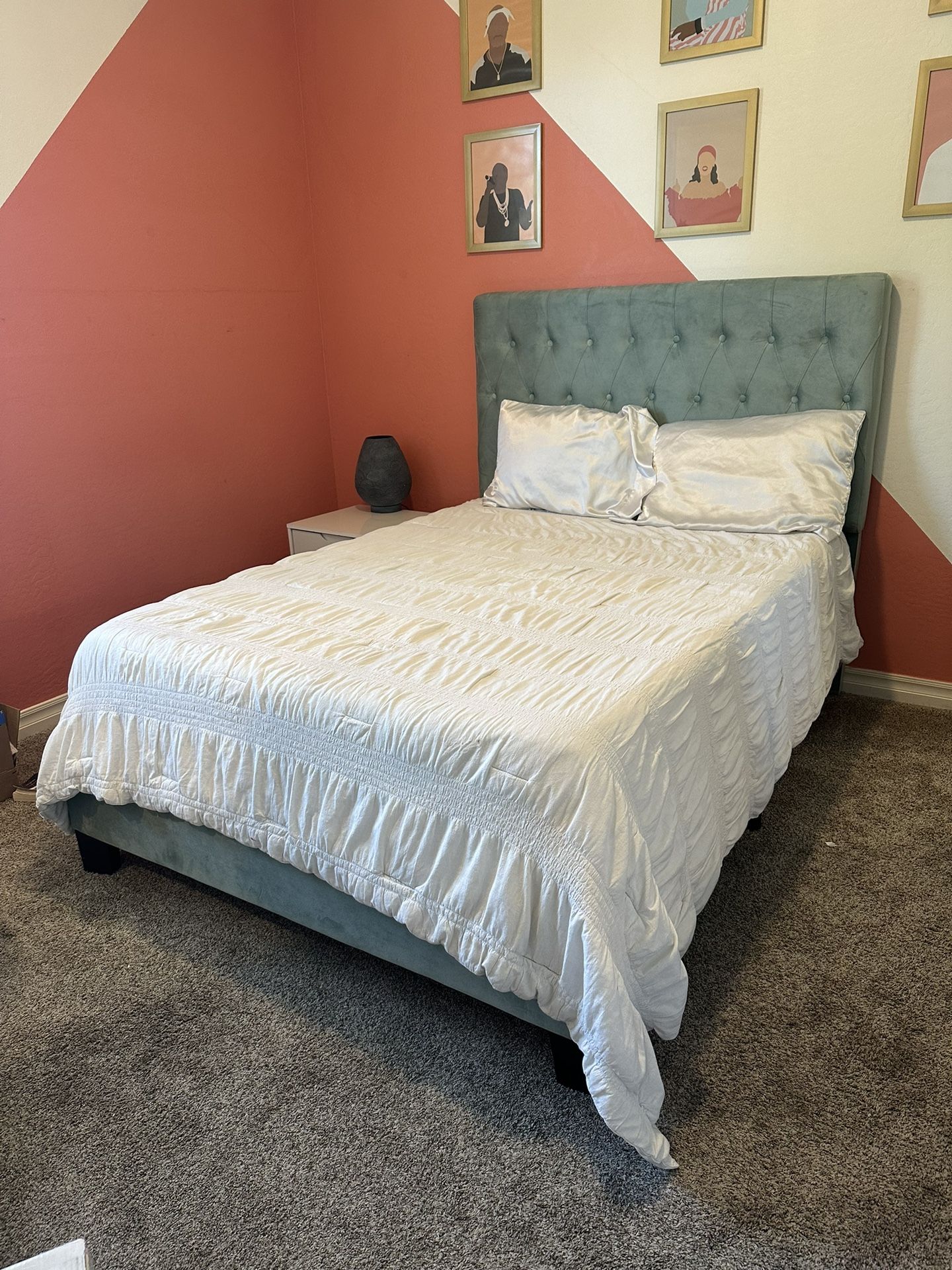 Full size Tufted bed Frame—Light green