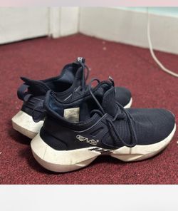 Black and white trainers with a sporty vibe #sneakers