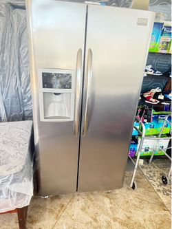 FRIGIDAIRE STAINLESS STEEL DOUBLE DOOR