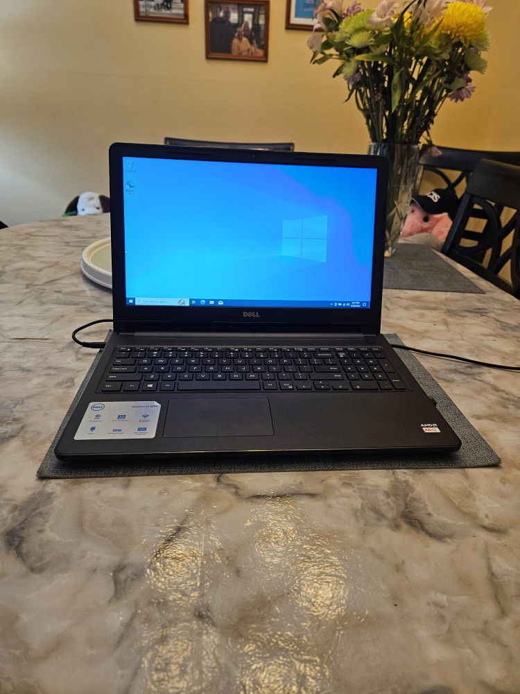 Dell Inspiron 3565 AMD Processor Up To 2.8 GHZ 8 GB Ram 500 GB Hard Drive Only Used A Few Times 