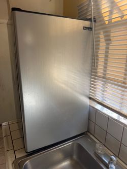 Mini fridge ￼