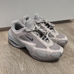 Women’s Nike Shoes Size 7