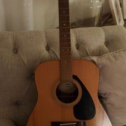 Yamaha Acoustic Guitar 