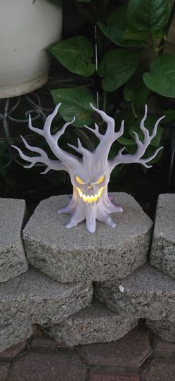 Halloween Spooky Tree Light-Up Decoration