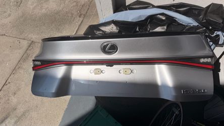 2021-2025 Lexus is trunk lid