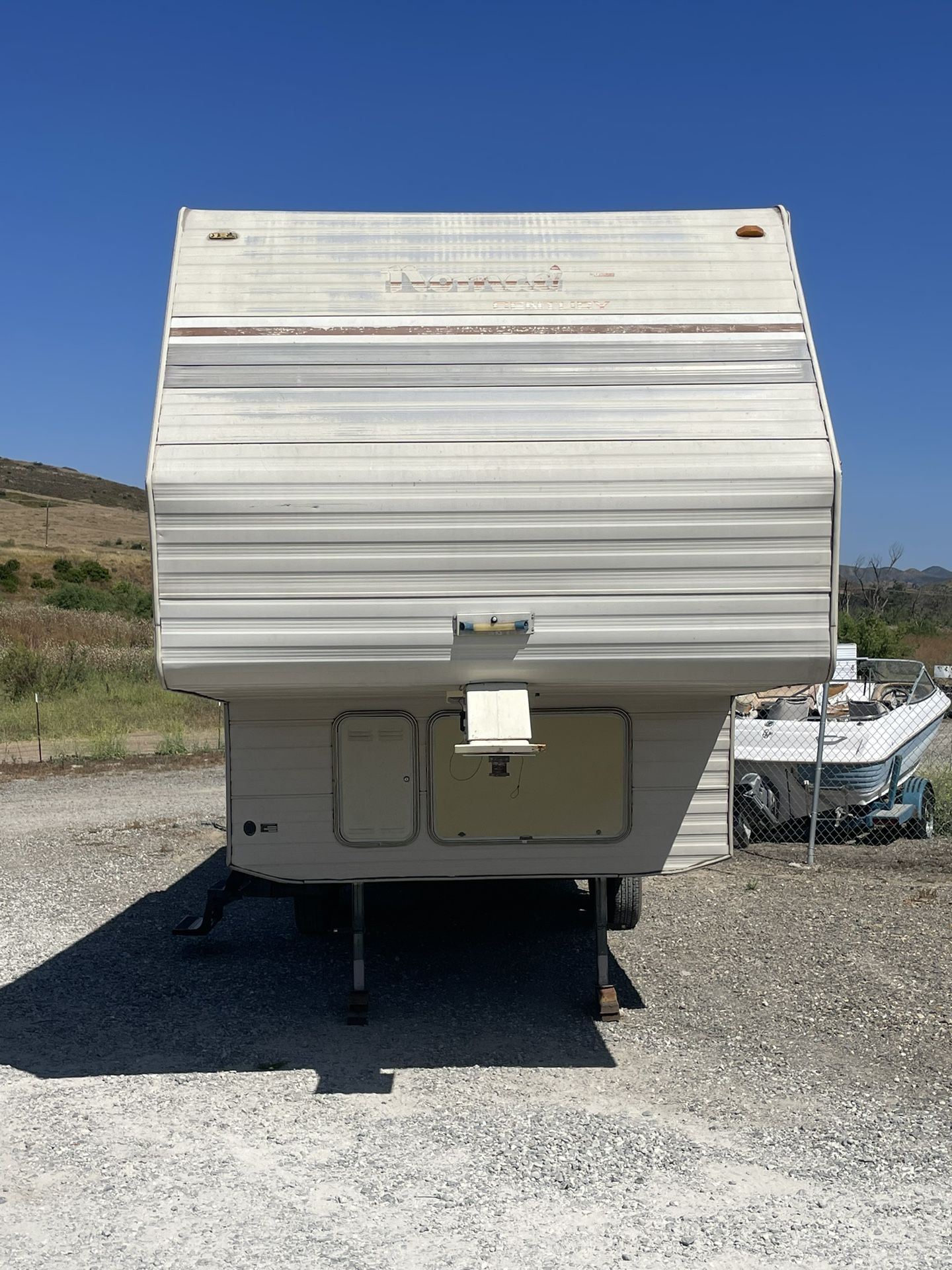 1987 Nomad 5th Wheel 29’ Travel Trailer