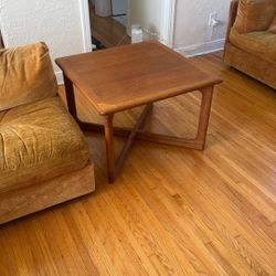 Mid Century End Table 
