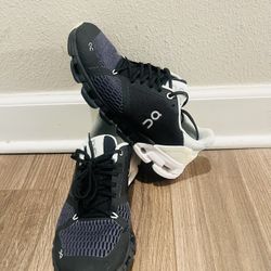 Woman’s On Cloud shoes size 7 For Women