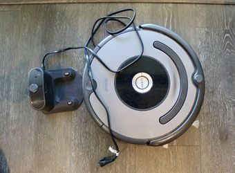 MOVING SALE! iRobot Roomba