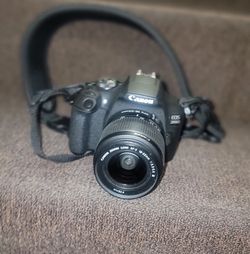 Canon E0S Rebel T7