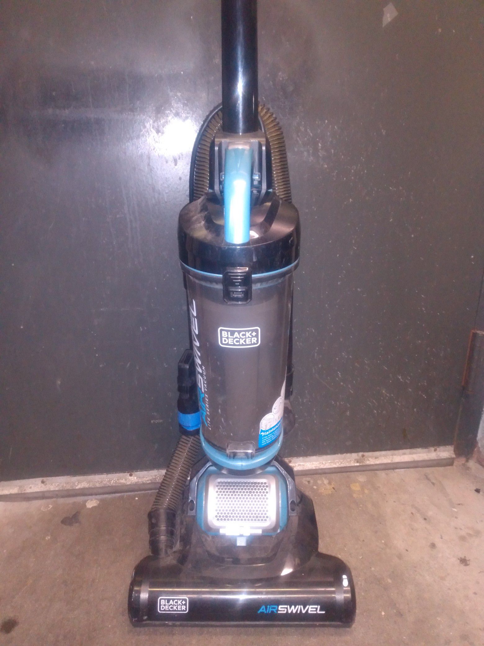 Black & Decker air swivel vacuum