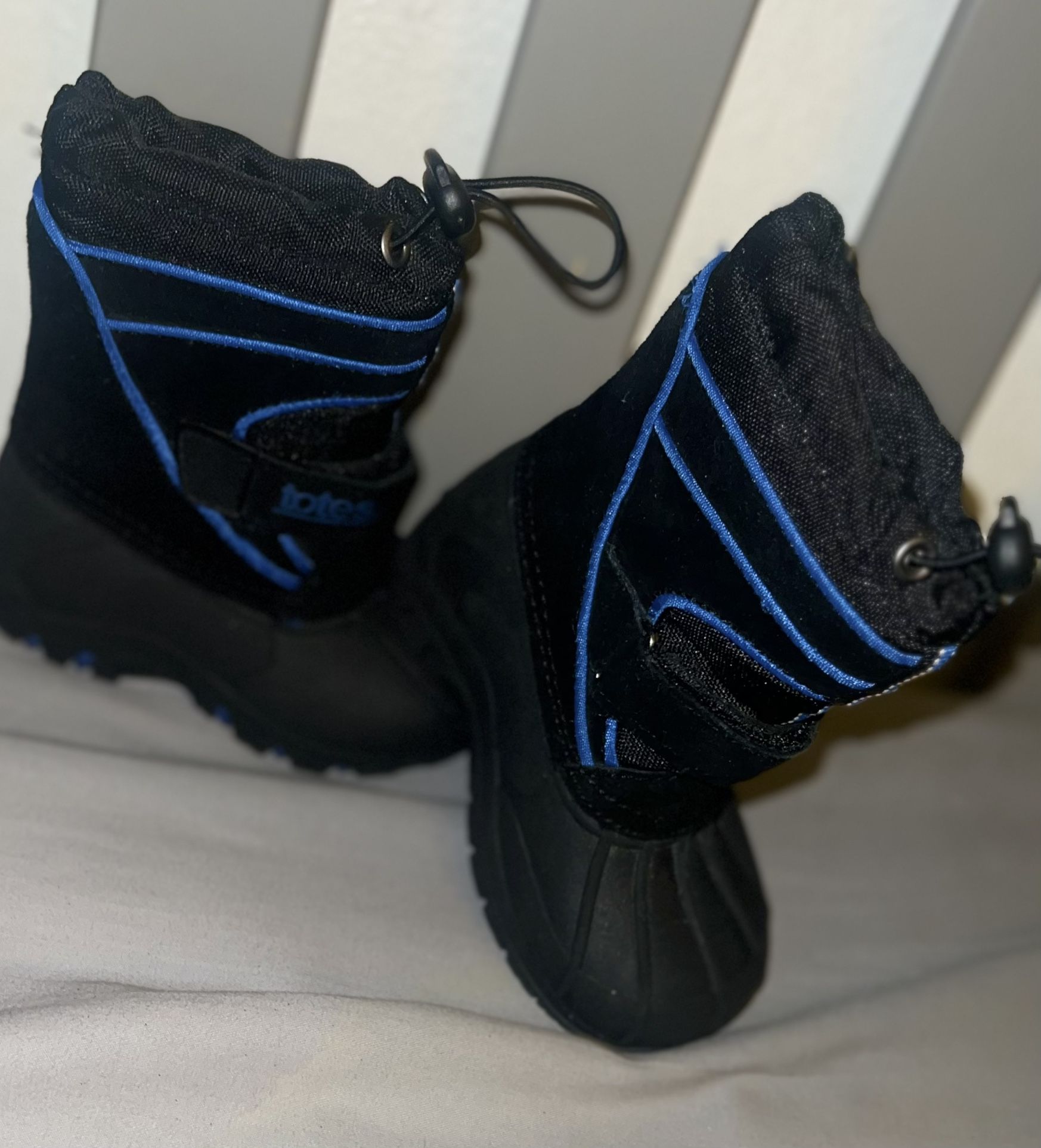 totes TEO(BLK BLUE) Toddler Boys’ Waterproof Winter Boots (Size 5