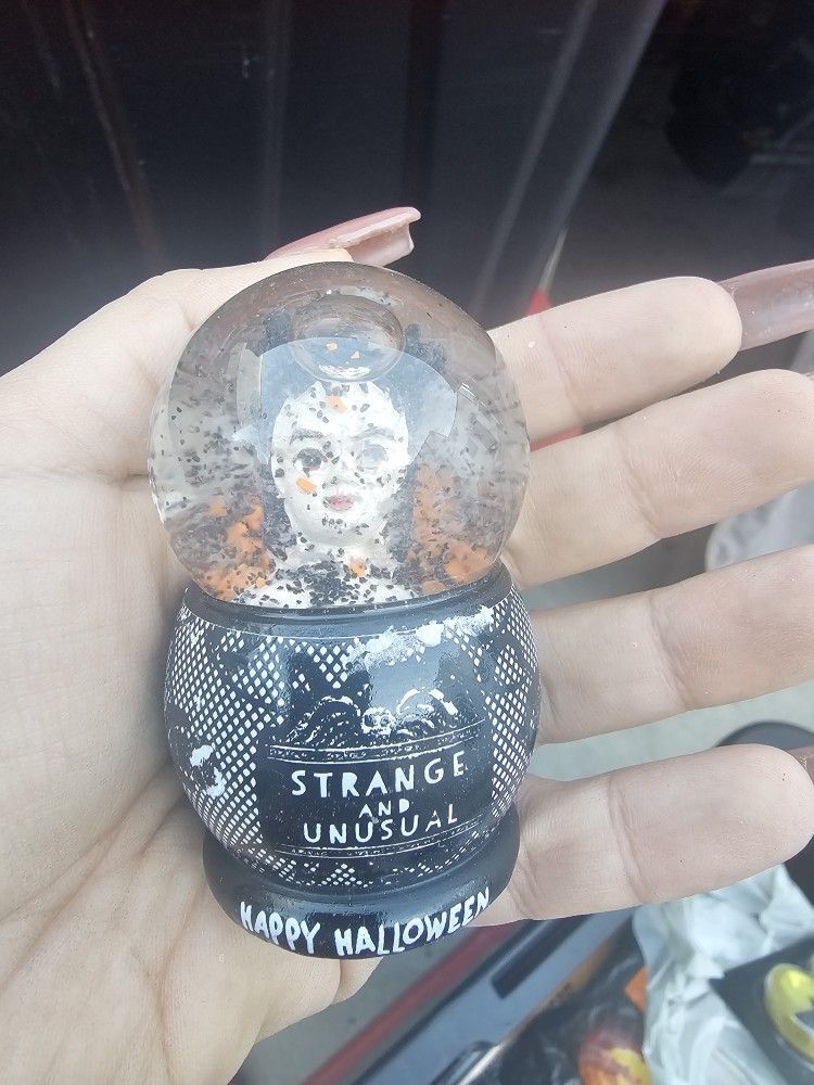 Beetlejuice Mini Snowglobe 