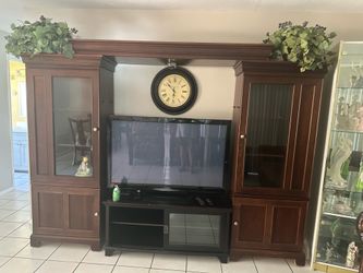 Entertainment center
