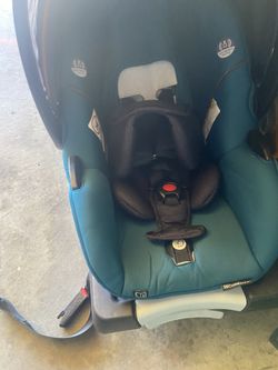 Evenflo Baby Car Sit W Base At The Bottom 