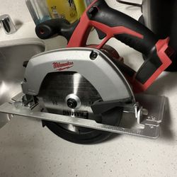 Milwaukee 6 1/2 circular saw with M 18 red lithium CP 1.5 battery