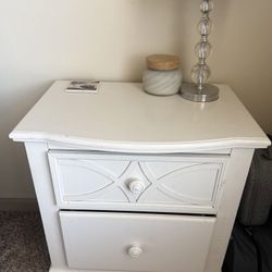 White Side Table/Nightstand – Great DIY Project