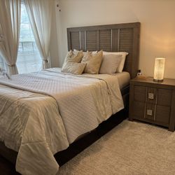 SOLID WOOD BEDROOM SET