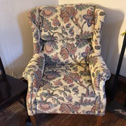 Grandma Chair In Very Good Shape , Looks New. 