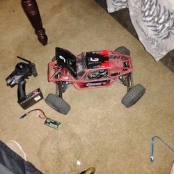 Axial Capra  4 Ws With The Upgraded Dig And An Upgraded 7 Channel Remote. 