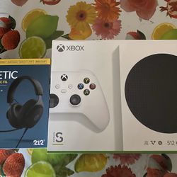 Xbox Series S Bundle
