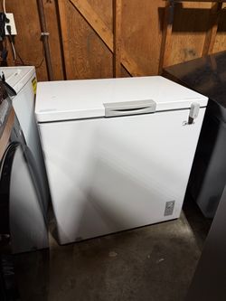 Midea Chest Freezer White