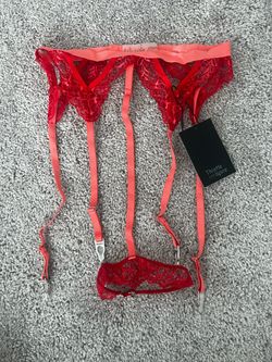 NEW Thistle and Spire Lace Garter